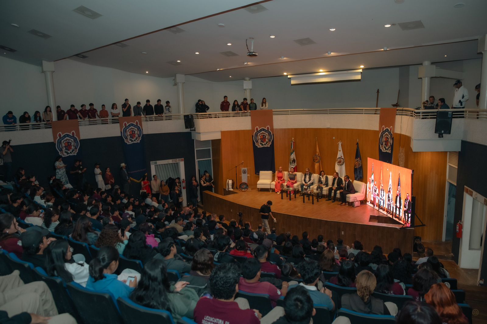 Más de 300 jóvenes participan en la presentación de Balas con Remitente en la Universidad Michoacana