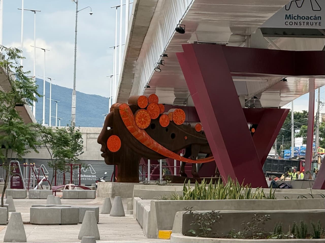 Paso Eréndira une modernidad y memoria histórica con escultura monumental en su bajopuente Paso Eréndira une modernidad y memoria histórica con escultura monumental en su bajopuente