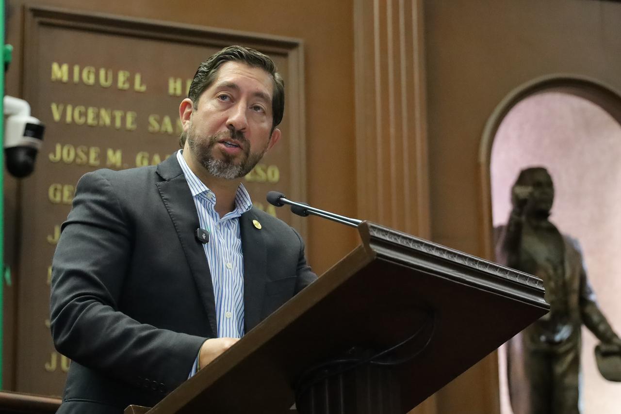 Abraham Espinoza propone que universitarios de psicología y trabajo social hagan su servicio social en escuelas de Michoacán