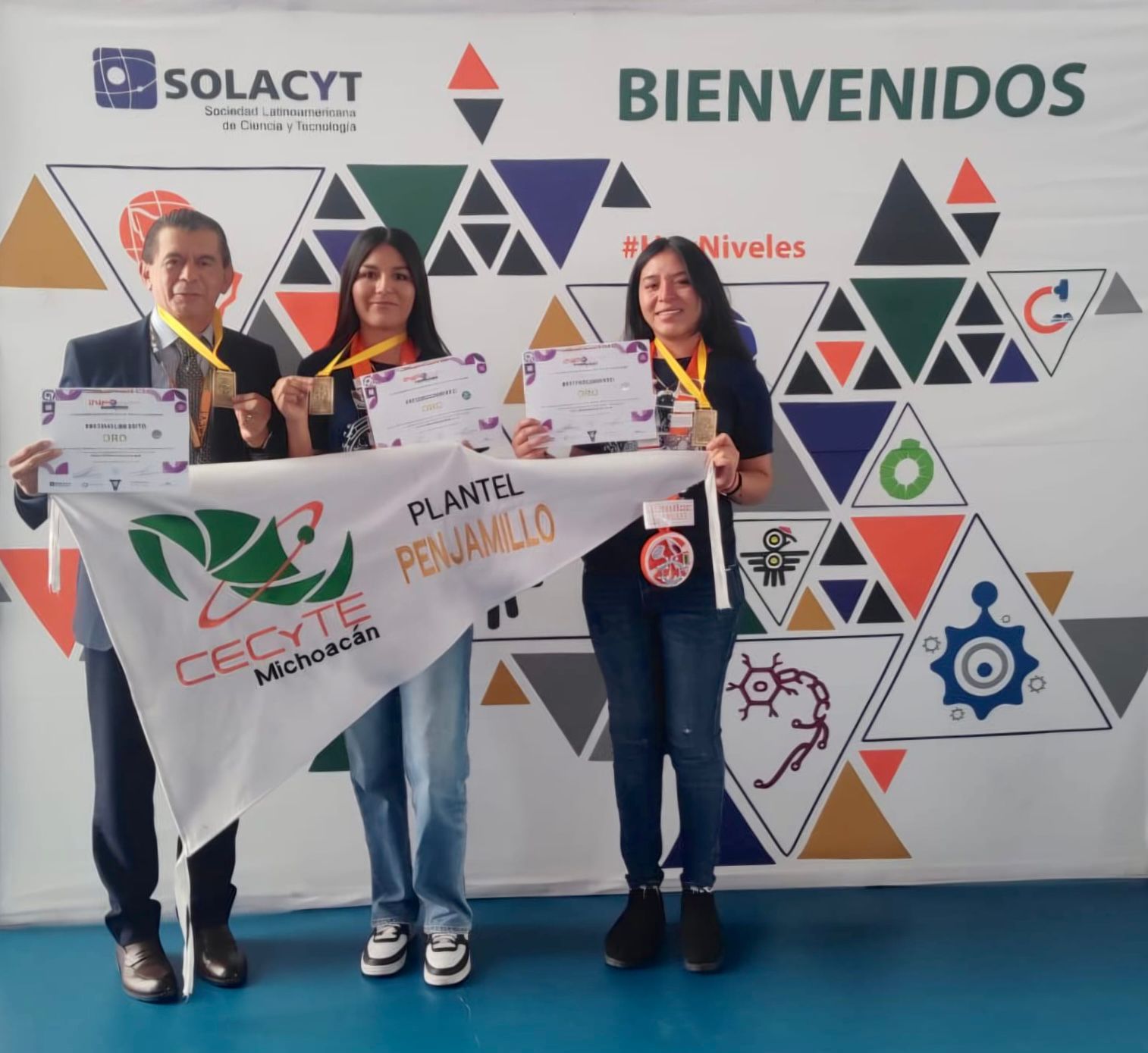 Con investigación sobre extractos de toronja, estudiantes del Cecytem ganan oro en feria de ciencias