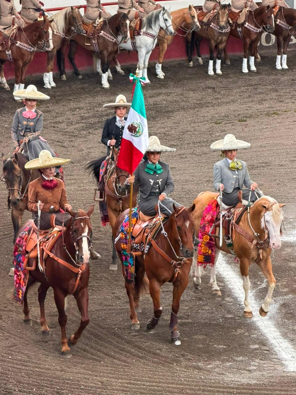 Corona Michoacán a sus nuevas soberanas de la charrería en el Estatal de Escaramuzas 2026