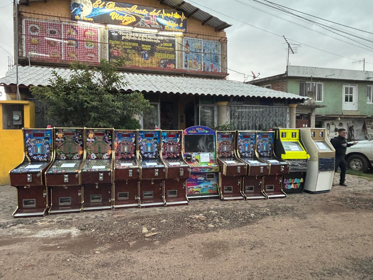 Cumplimenta FGE 11 órdenes de cateo en Maravatío; asegura 67 máquinas tragamonedas