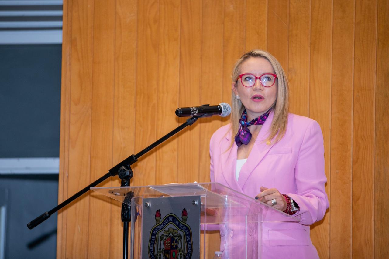 La evaluación, impulsa a seguir avanzando señala Yarabí Ávila al recibir la reacreditación de la licenciatura en arquitectura