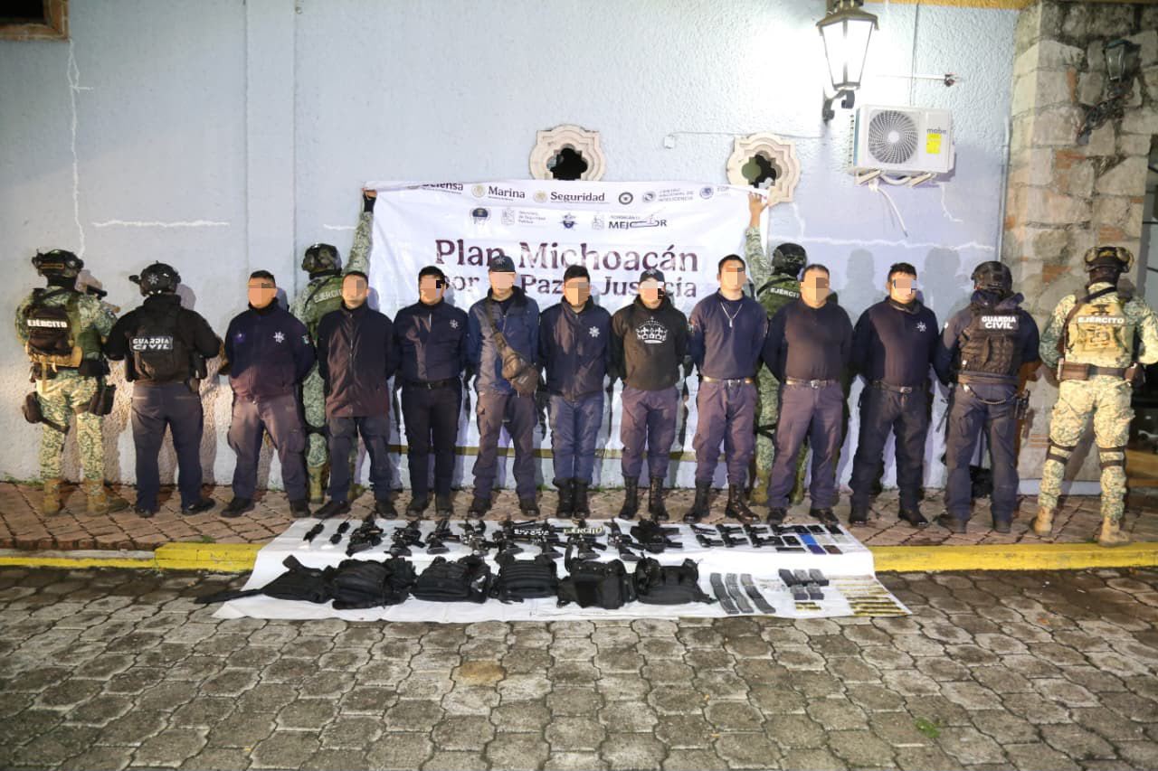 Detienen SSP y Ejército a 9 hombres con armas, uniformes y patrullas clonadas.