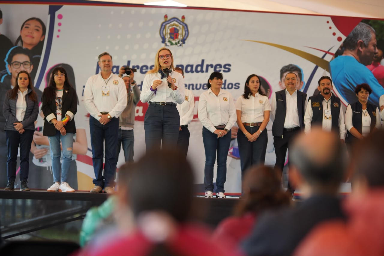 Universidad Michoacana, madres y padres de familia, hagamos equipo: Rectora