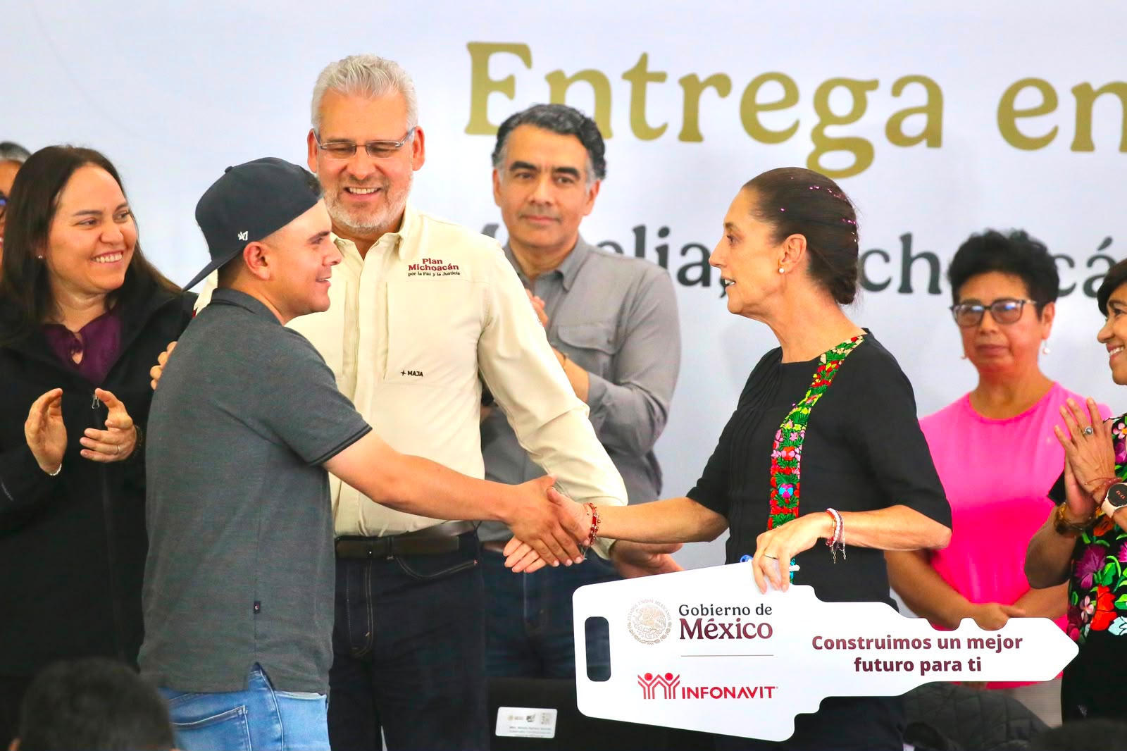 ARB y Presidenta de México proyectan histórica entrega de 83 mil viviendas en Michoacán ARB y Presidenta de México proyectan histórica entrega de 83 mil viviendas en Michoacán
