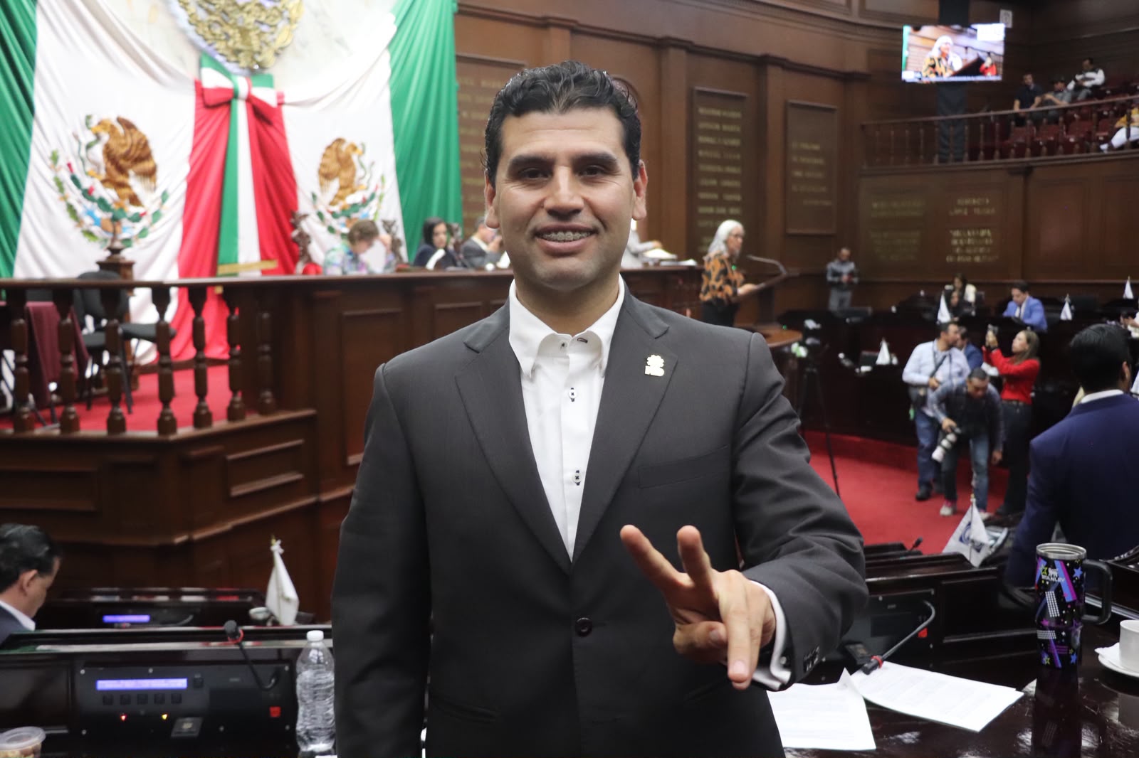 Octavio Ocampo celebra aprobación de reforma constitucional contra la reelección inmediata Octavio Ocampo celebra aprobación de reforma constitucional contra la reelección inmediata