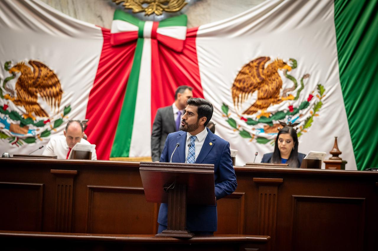 Poncho Chávez respalda en tribuna capacitación obligatoria para fortalecer la atención de los Sistemas DIF municipales Poncho Chávez respalda en tribuna capacitación obligatoria para fortalecer la atención de los Sistemas DIF municipales