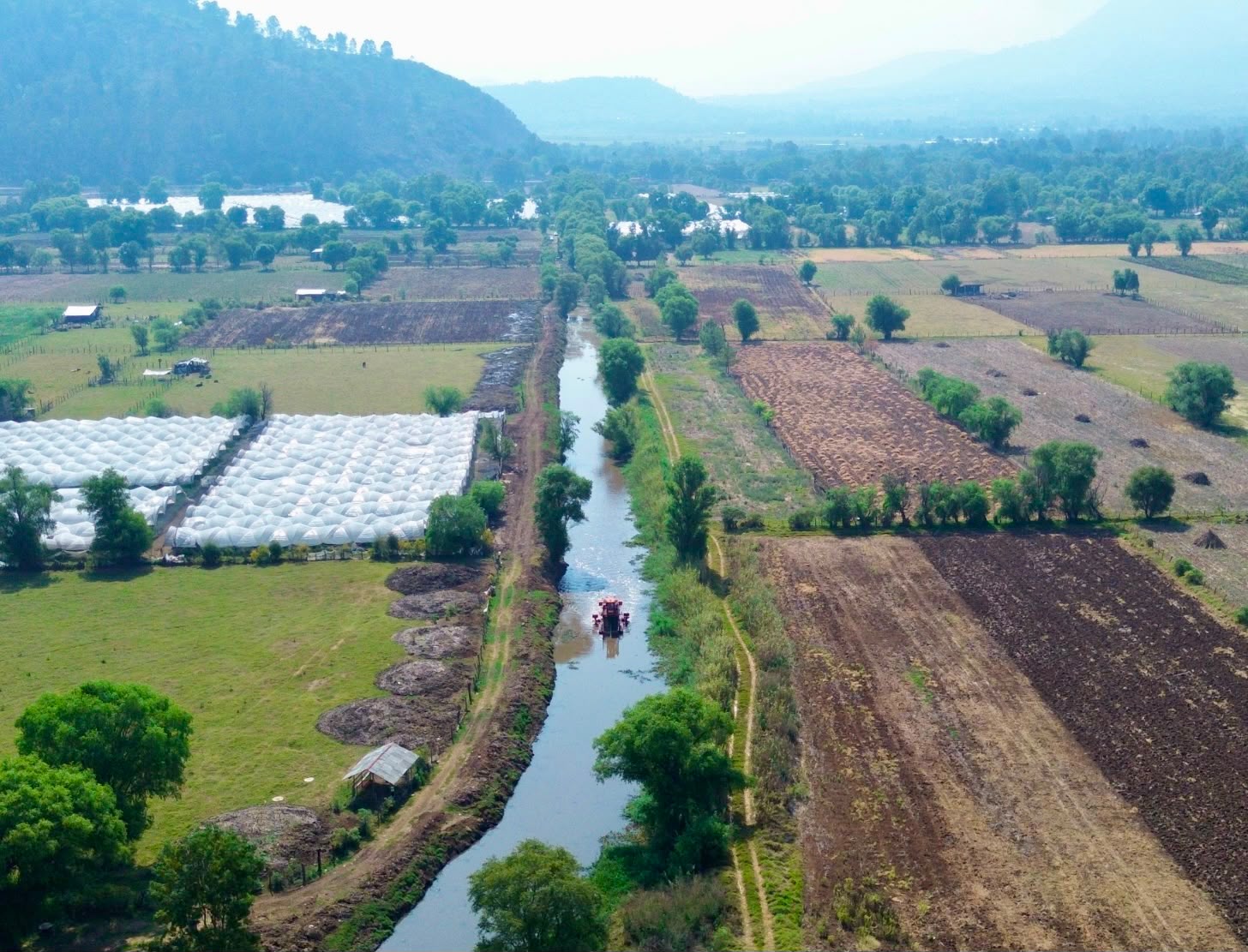 Canal Chapultepec aporta 500 litros de agua por segundo al lago de Pátzcuaro