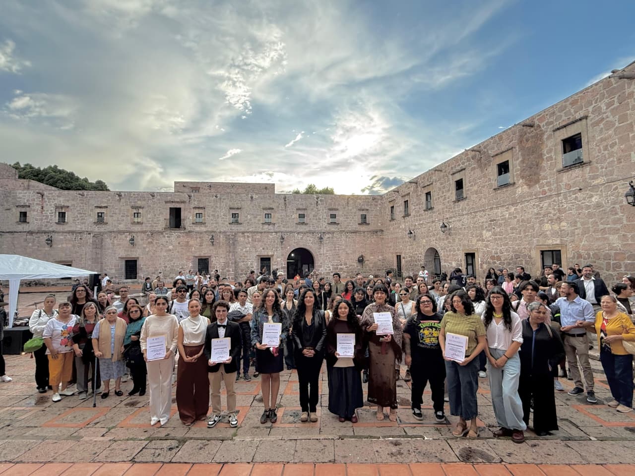 Con participación histórica de mujeres, se premió a ganadores del encuentro estatal de pintura y estampa