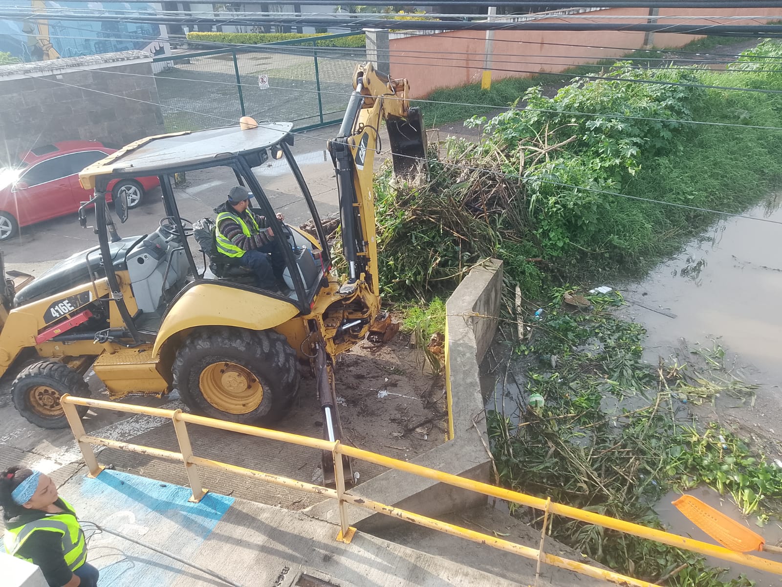 Continúan trabajos de desazolve del Dren Barajas Continúan trabajos de desazolve del Dren Barajas