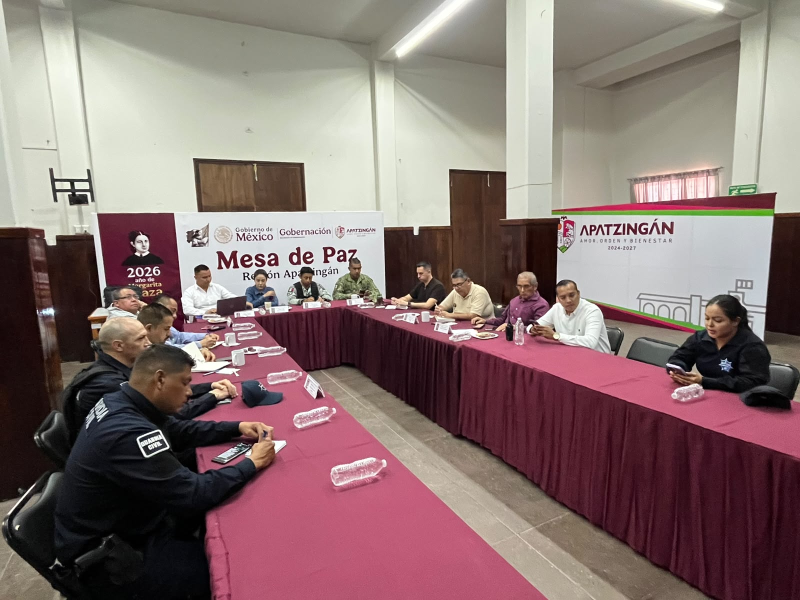 Participa FGE en Mesa para la Construcción de la Paz y Seguridad para fortalecer la estrategia de seguridad en la región de Apatzingán Participa FGE en Mesa para la Construcción de la Paz y Seguridad para fortalecer la estrategia de seguridad en la región de Apatzingán