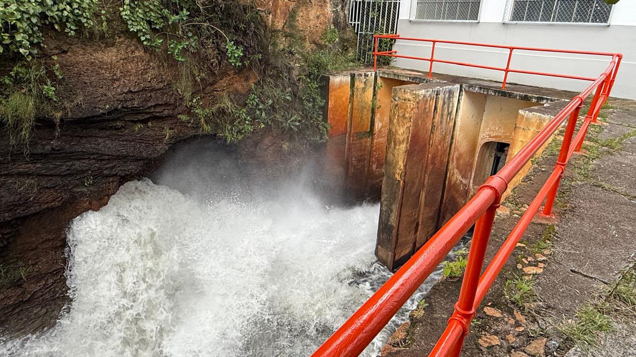 Conagua disminuye el desfogue de la presa de Cointzio Conagua disminuye el desfogue de la presa de Cointzio