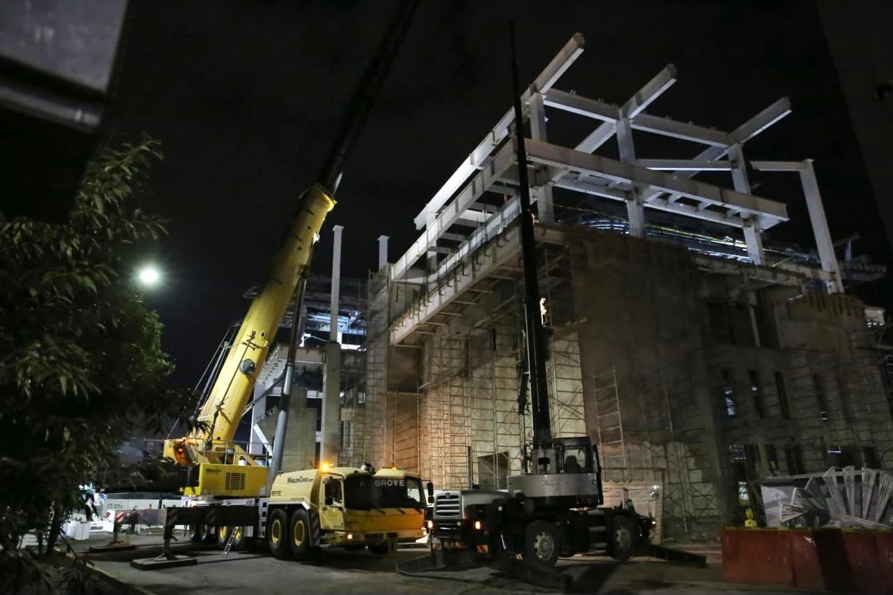 Obras del teleférico y morebús con maquinaria pesada en la zona del obelisco terminarán en agosto: ARB Obras del teleférico y morebús con maquinaria pesada en la zona del obelisco terminarán en agosto: ARB