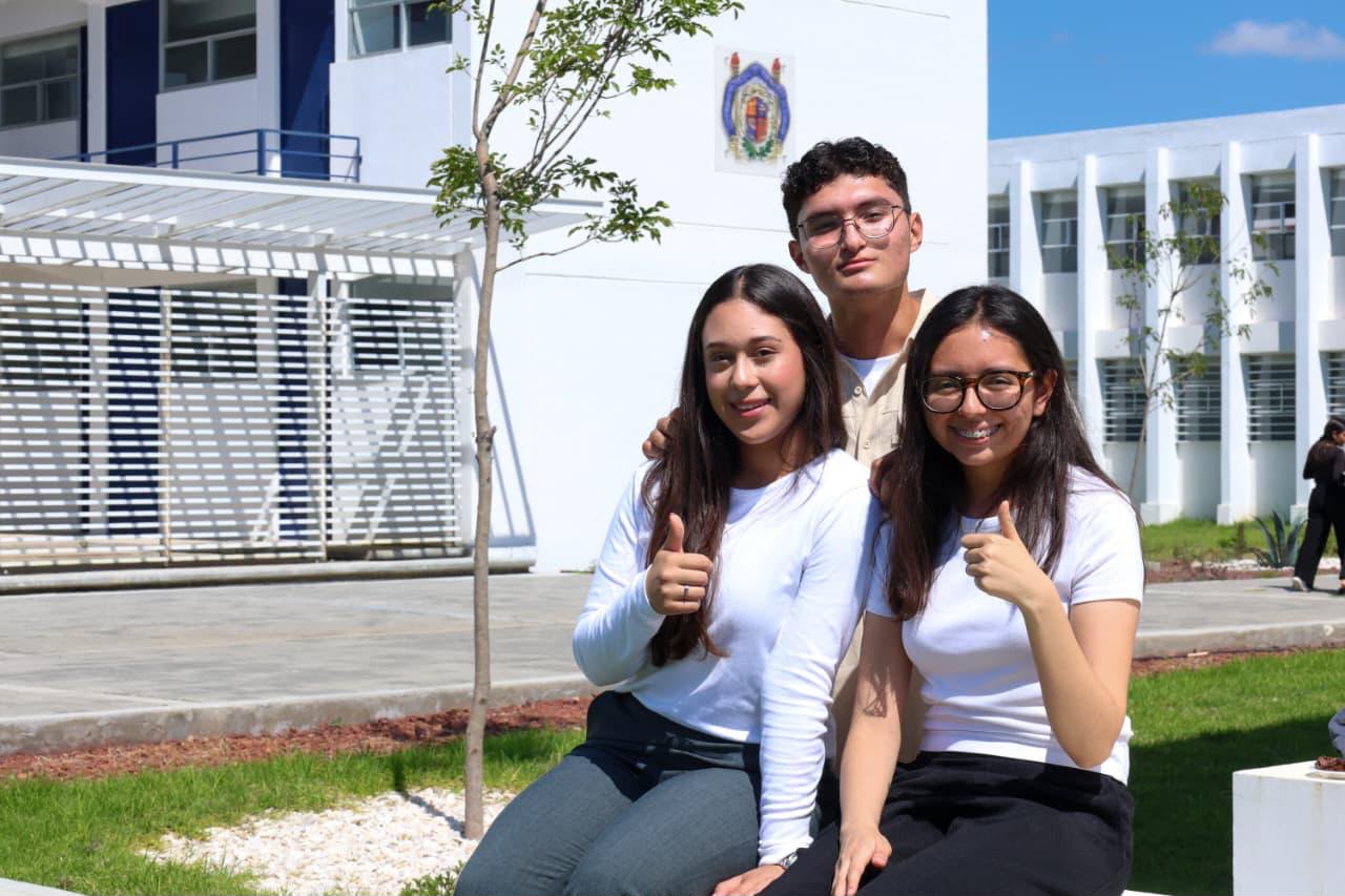 ¿Vives al interior del estado y deseas estudiar una licenciatura?, elige la UMSNH ¿Vives al interior del estado y deseas estudiar una licenciatura?, elige la UMSNH