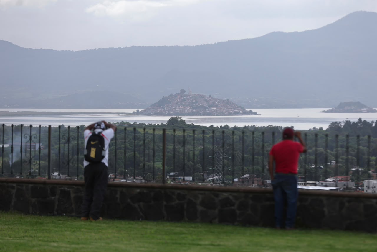Destaca ARB el trabajo de 40 comunidades indígenas en la recuperación del lago de Pátzcuaro Destaca ARB el trabajo de 40 comunidades indígenas en la recuperación del lago de Pátzcuaro