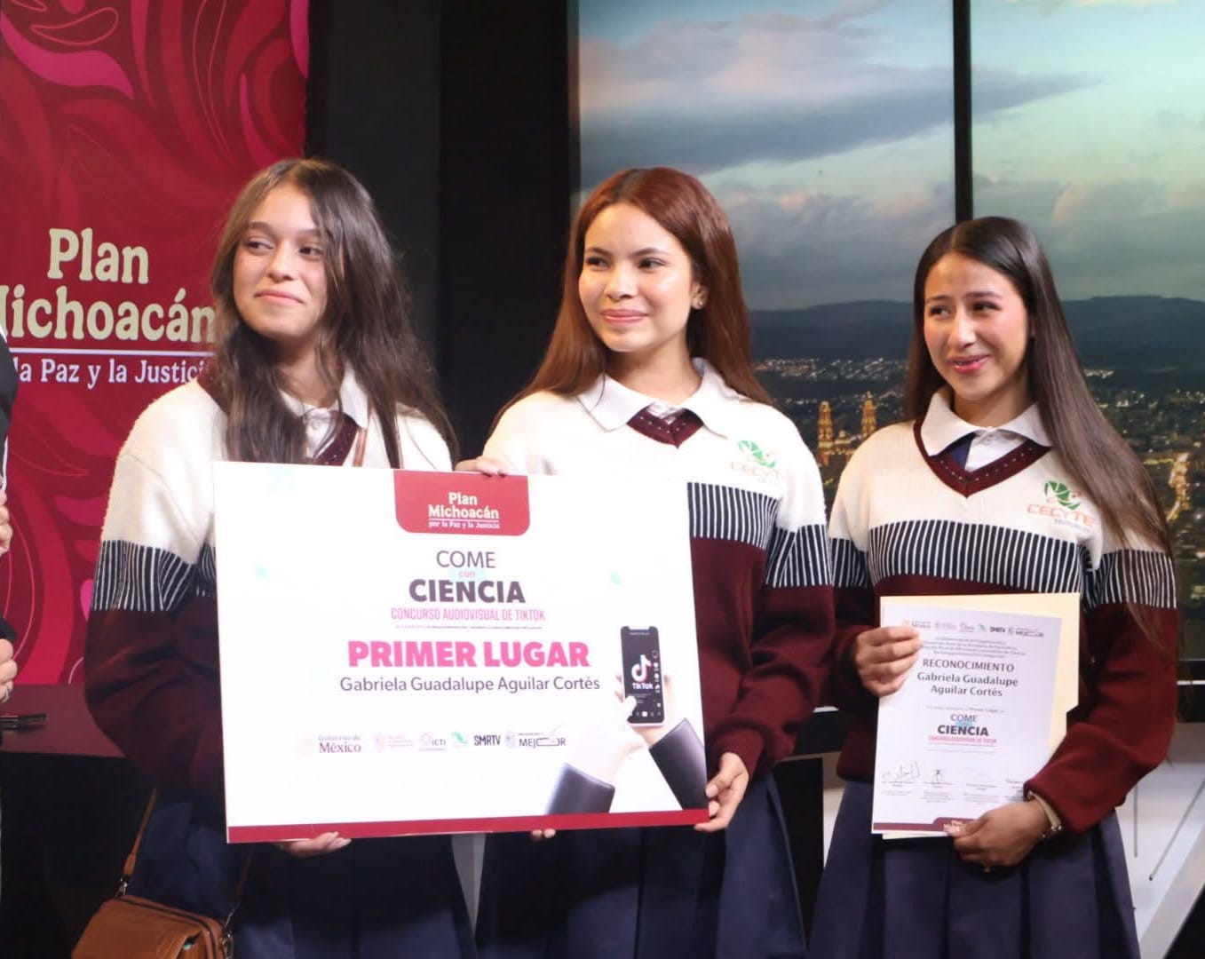 Juventudes del Cecytem ponen en alto a Michoacán con proyectos de innovación y robótica