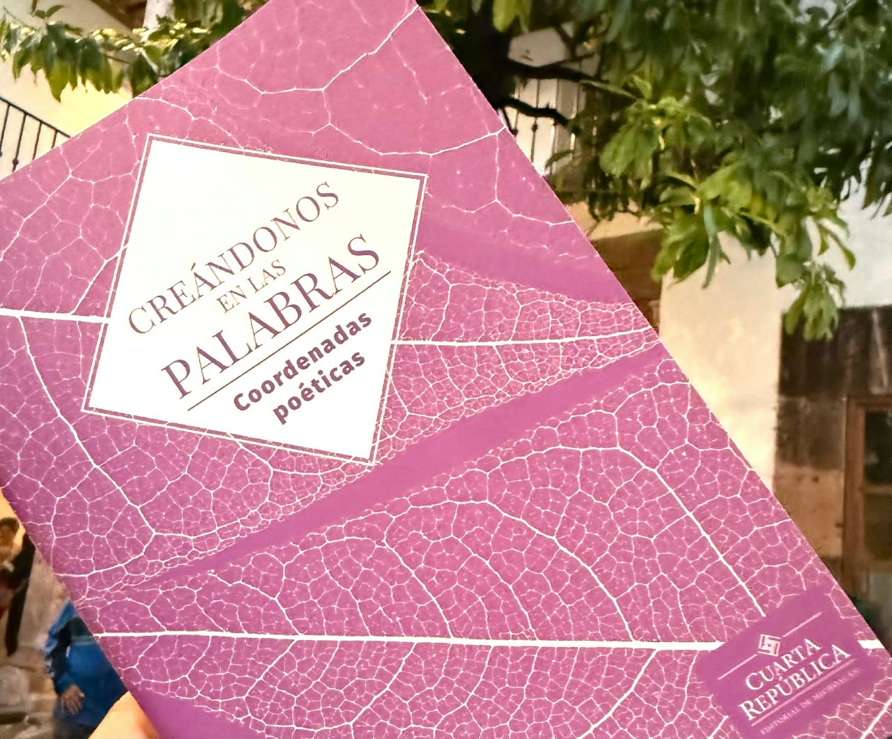 Presentan “Creándonos en las Palabras”, plaquette que reúne voces de 19 escritoras michoacanas