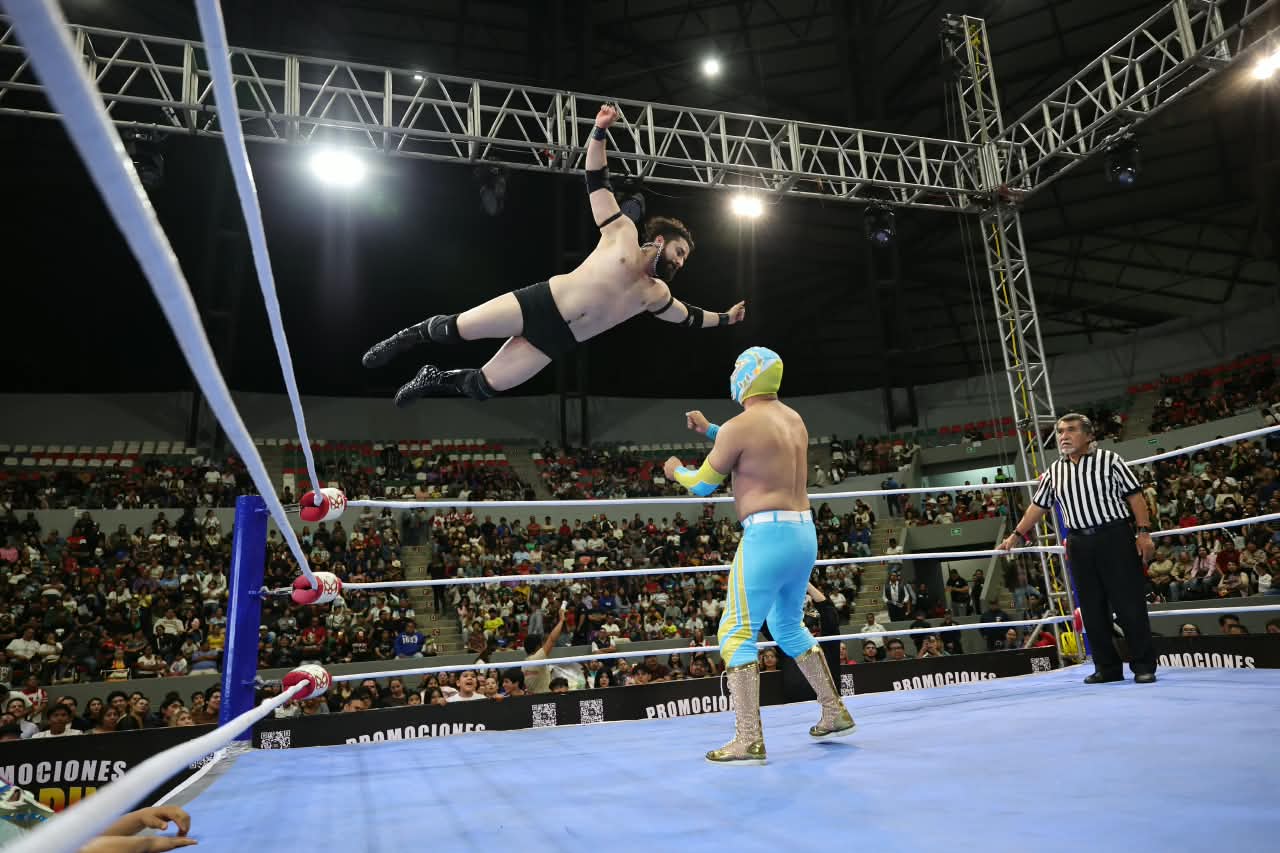 Con función de lucha libre, reinaugura el Domo Bicentenario