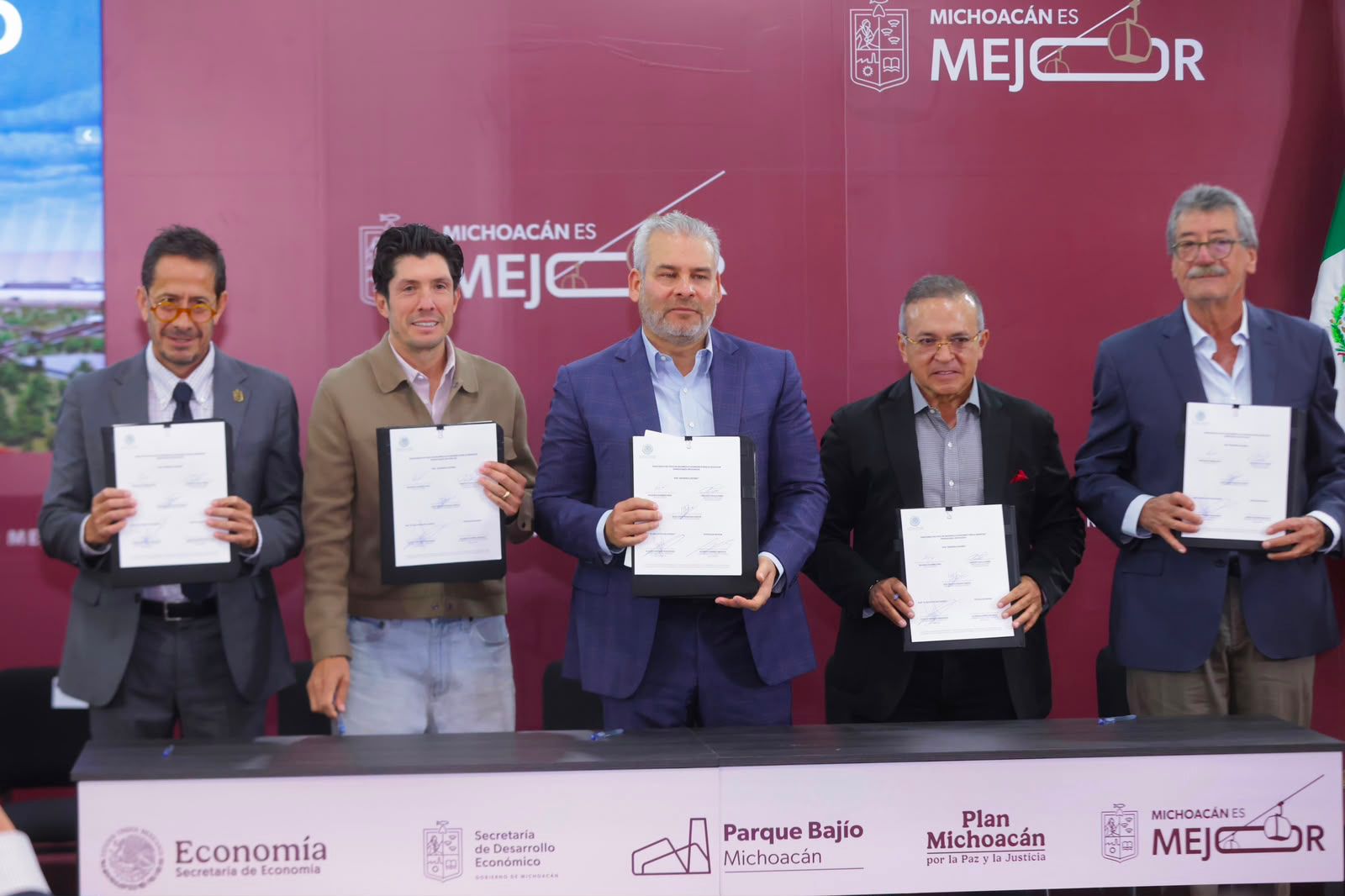 Firma ARB fideicomiso del Parque Bajío; inicia con 100 mdp aportados por iniciativa privada Firma ARB fideicomiso del Parque Bajío; inicia con 100 mdp aportados por iniciativa privada