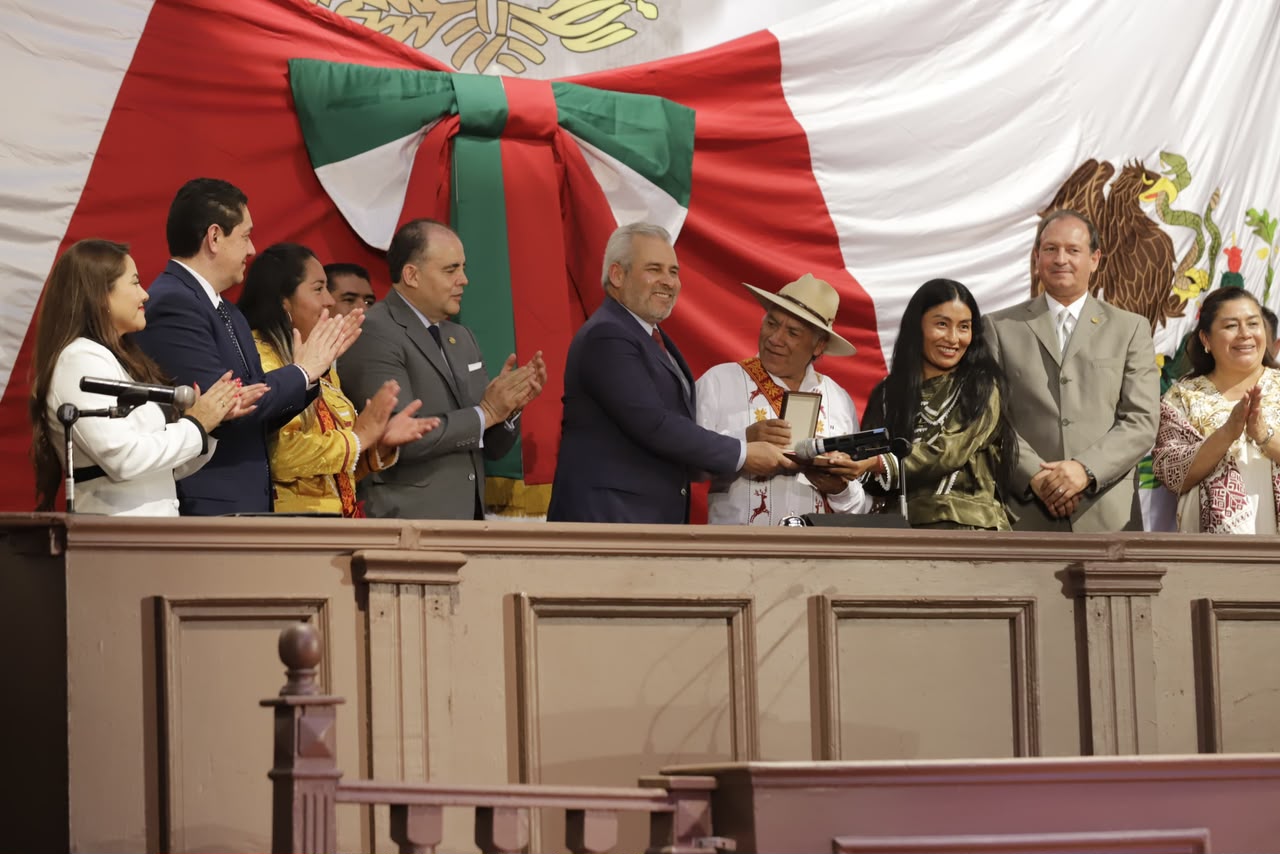 Entrega 76 Legislatura Presea “Suprema Junta Nacional Americana” a las Comunidades Indígenas Mazahua con Autogobierno
