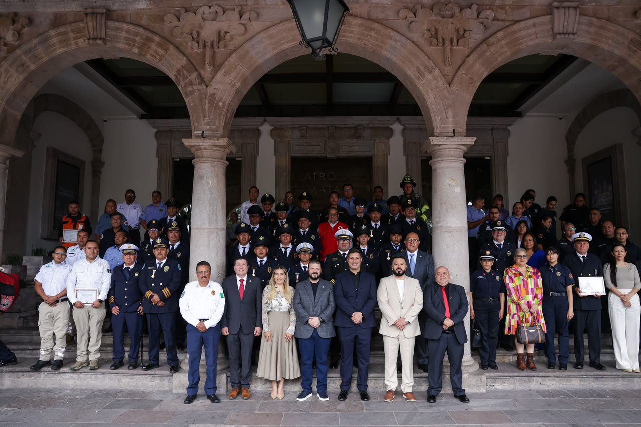 Bomberos de Michoacán, ejemplo de servicio y sacrificio por el pueblo: Raúl Zepeda Bomberos de Michoacán, ejemplo de servicio y sacrificio por el pueblo: Raúl Zepeda