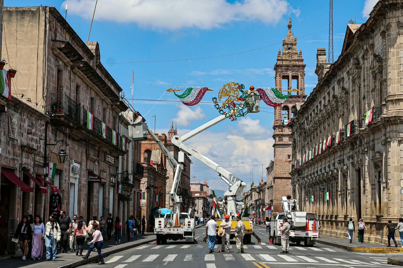 Morelia se viste de colores Patrios