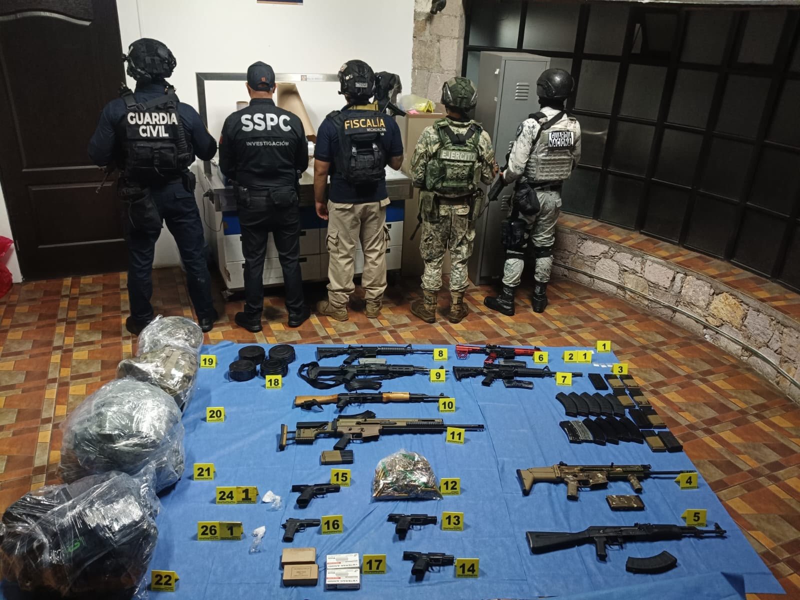 SSP brinda apoyo operativo en cateo de la FGE en Tanhuato; aseguran 12 armas, equipo táctico y vehículos
