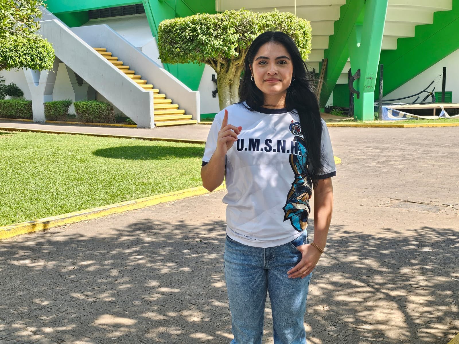 La nicolaita, Miranda López, satisfecha con su primera experiencia internacional en natación