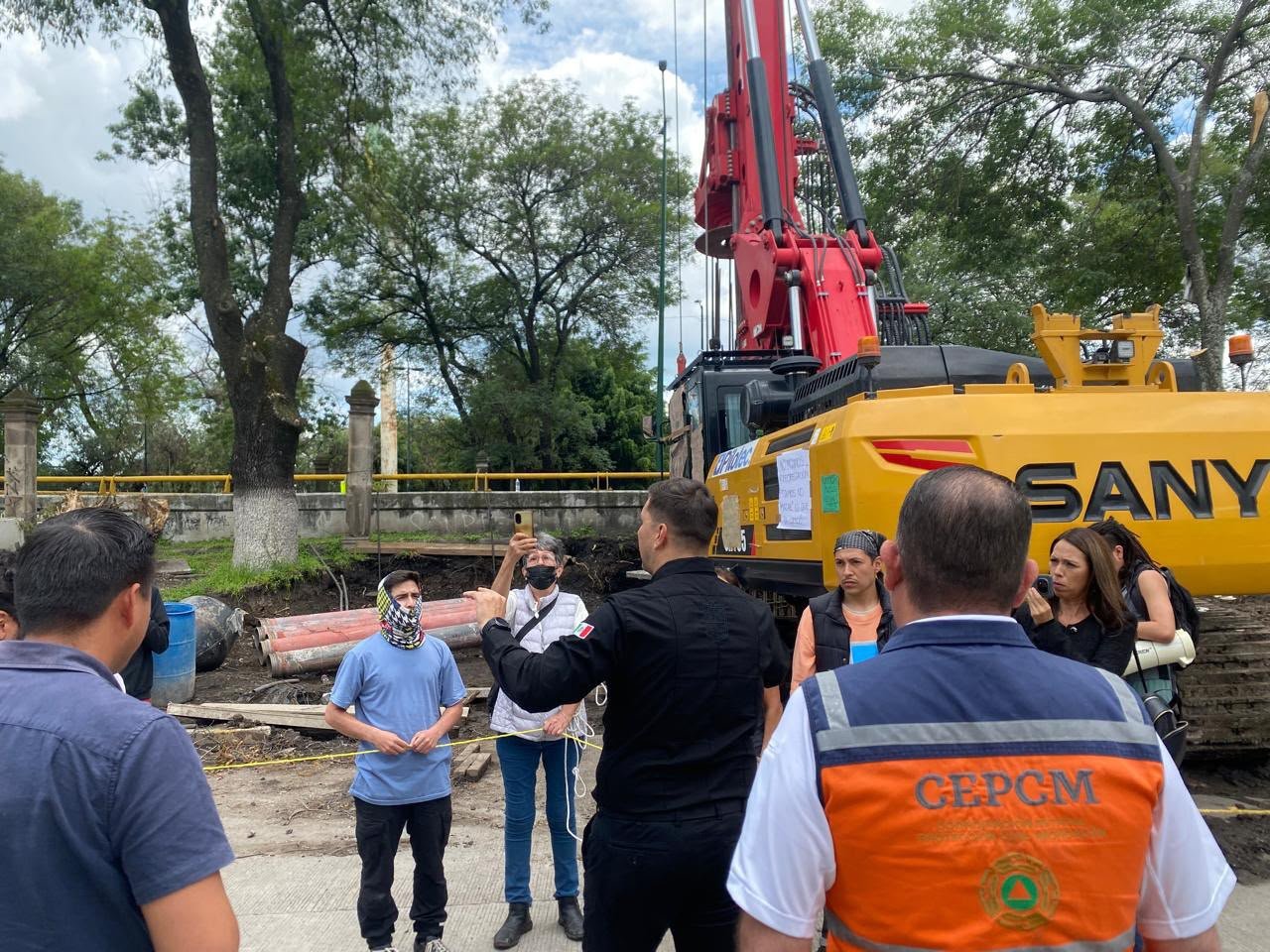 PC Estatal advierte riesgo por maquinaria pesada obstruida por manifestantes en Tres Puentes