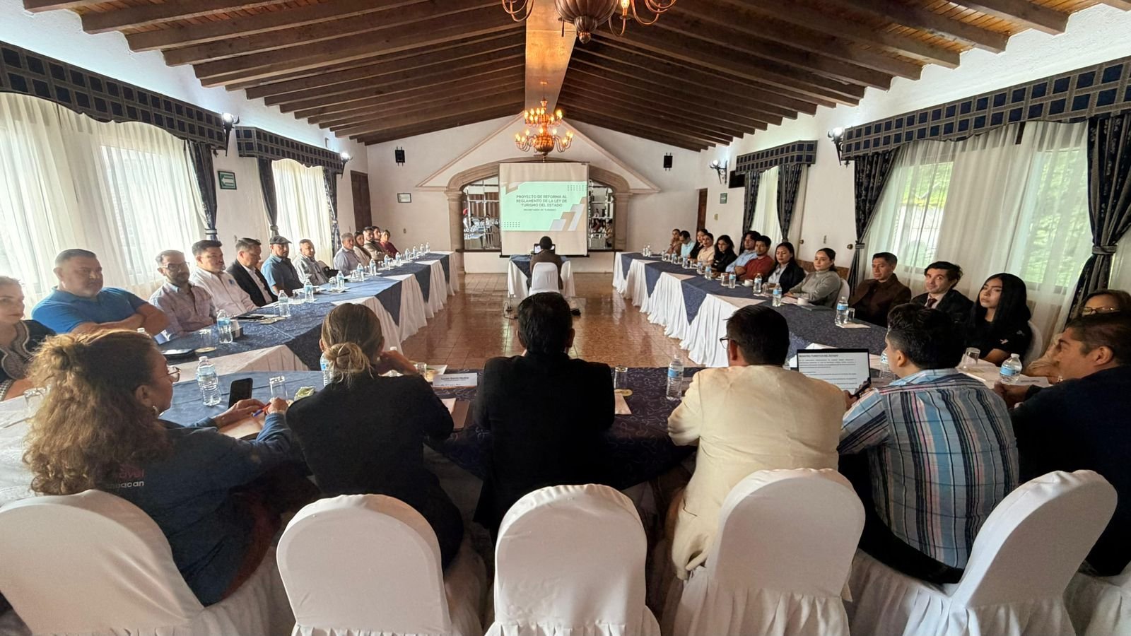 Sectur y hoteleros de Uruapan avanzan en el reglamento de la Ley de Turismo Sectur y hoteleros de Uruapan avanzan en el reglamento de la Ley de Turismo