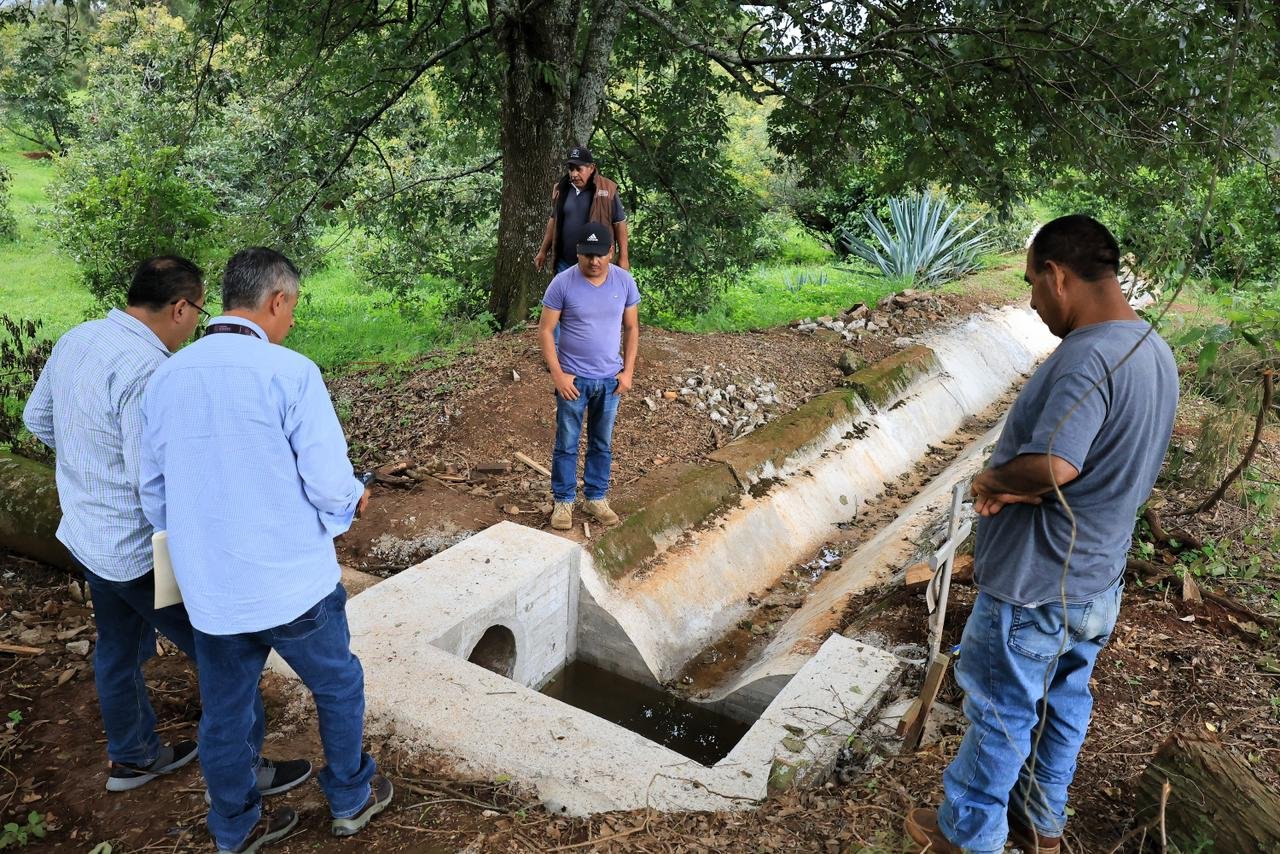 Sader supervisa obras de rehabilitación de canales de riego en Zitácuaro