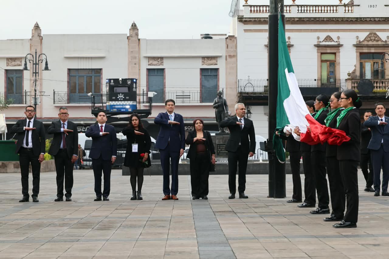 Asiste Alfonso Martínez a ceremonia en memoria de víctimas del atentado de 2008 Asiste Alfonso Martínez a ceremonia en memoria de víctimas del atentado de 2008