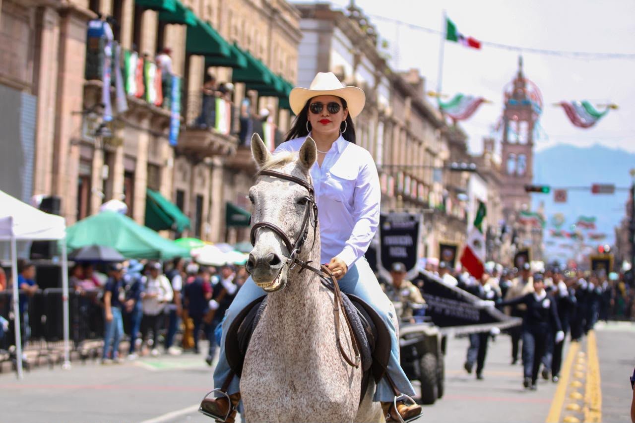 ¡Fiesta patria en Morelia! Miles de familias disfrutan el Desfile Cívico Militar ¡Fiesta patria en Morelia! Miles de familias disfrutan el Desfile Cívico Militar