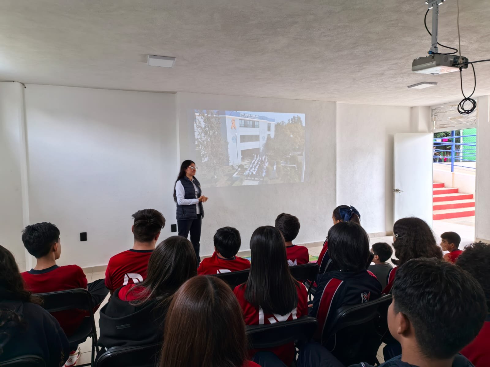 FGE imparte plática para prevenir el acoso y la discriminación en el ámbito escolar
