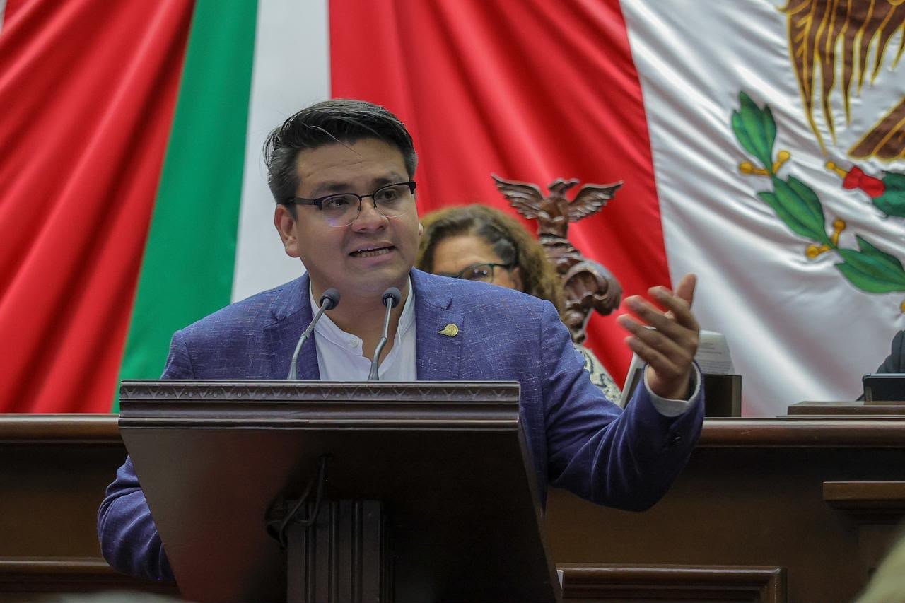 El diputado Toño Carreño presentó su segundo informe de actividades legislativas El diputado Toño Carreño presentó su segundo informe de actividades legislativas