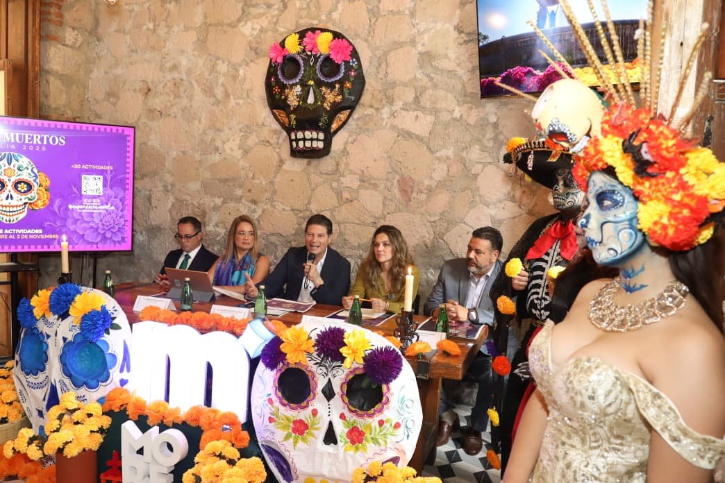 Presenta Alfonso Martínez Alcázar cartelera de Día de Muertos en Morelia