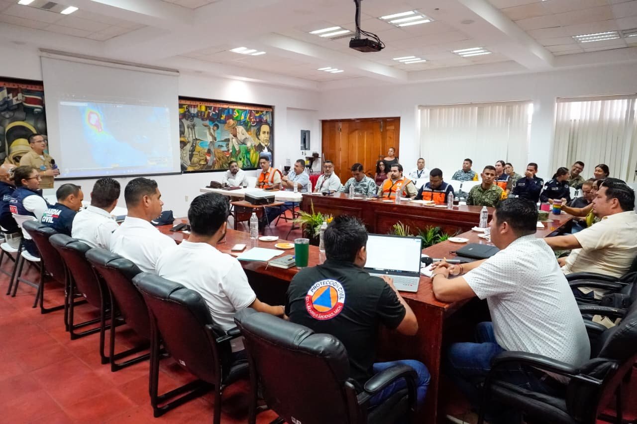 Refuerza Lázaro Cárdenas prevención ante posible formación de la tormenta tropical Simón Refuerza Lázaro Cárdenas prevención ante posible formación de la tormenta tropical Simón