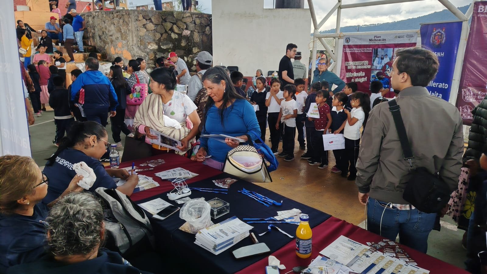 UMSNH continúa recorriendo los municipios michoacanos con las ferias del bienestar