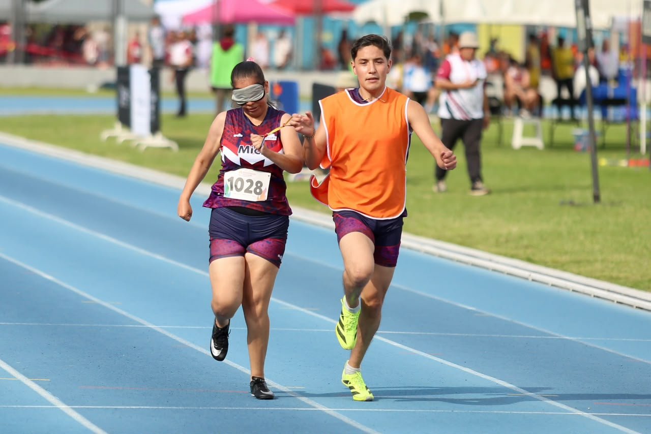 Alexa Núñez logra medalla de plata en 100 metros en la Paralimpiada Nacional
