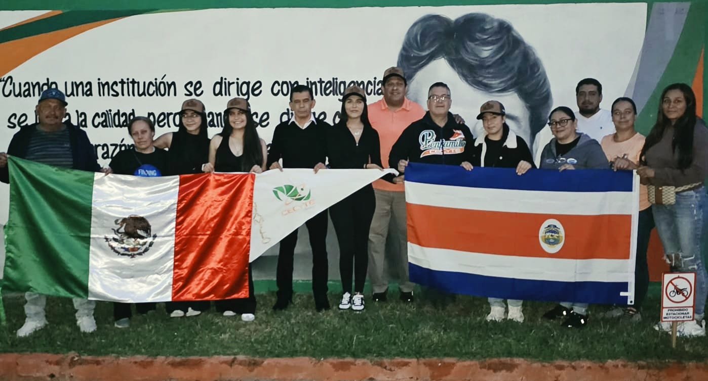 Alumnas del Cecytem presentes en Infomatrix Costa Rica Alumnas del Cecytem presentes en Infomatrix Costa Rica