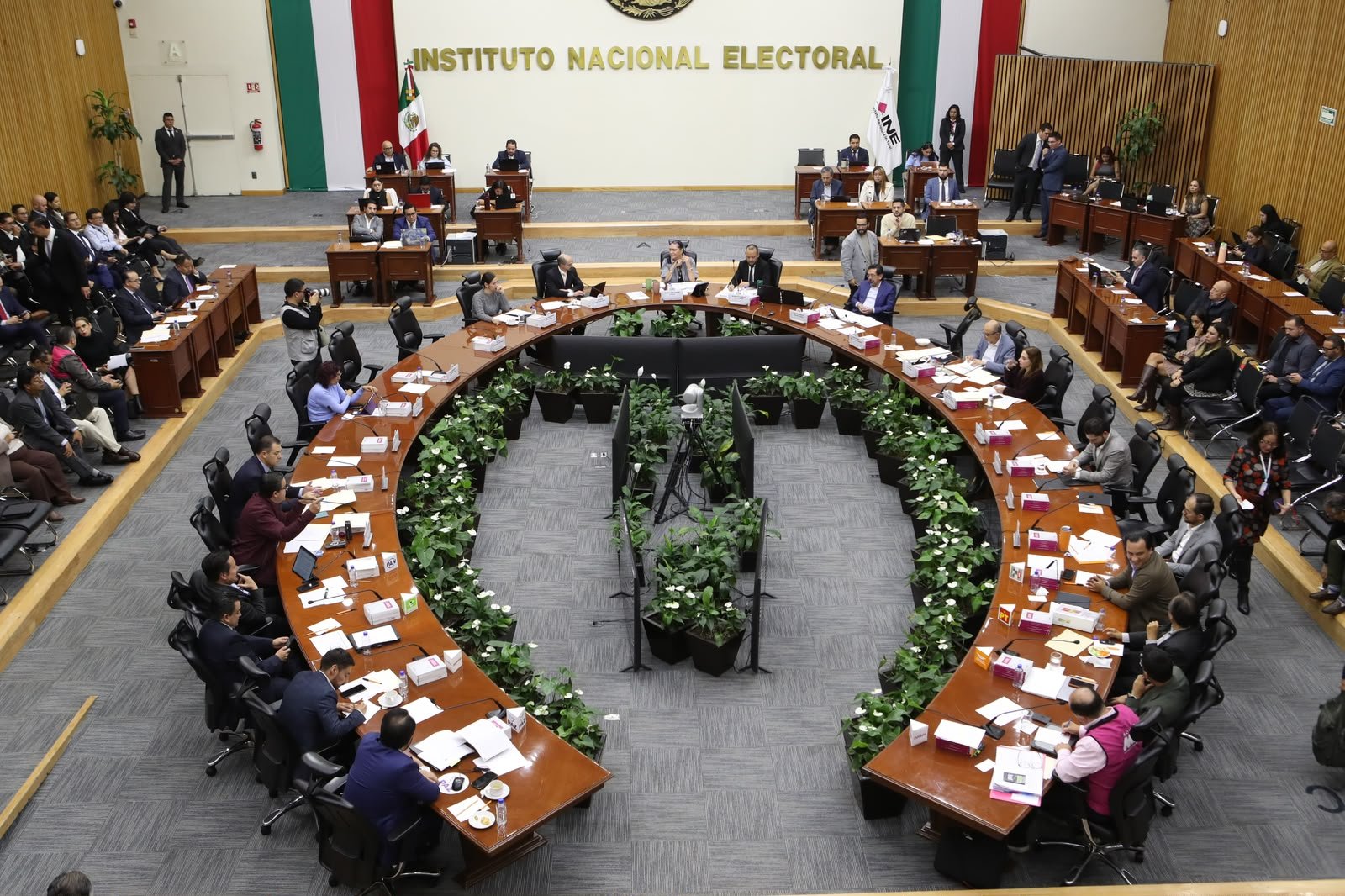Conmemora INE 36 años de la autoridad electoral nacional y refrenda su compromiso con la democracia