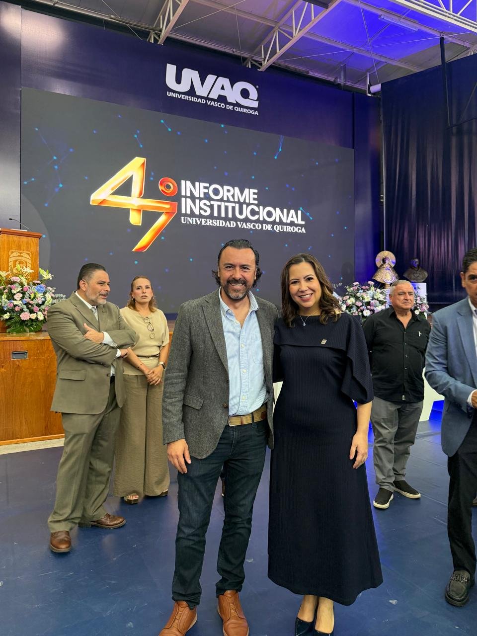 Gilberto Morelos acompaña a la rectora de la UVAQ en su 47.º informe institucional