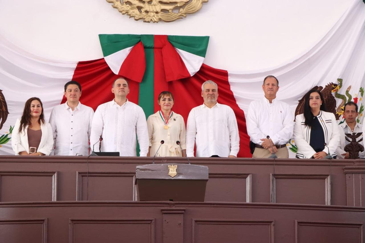 El Congreso del Estado entrega Condecoracion “Constitución de 1814” al Colegio de Abogadas de Michoacán