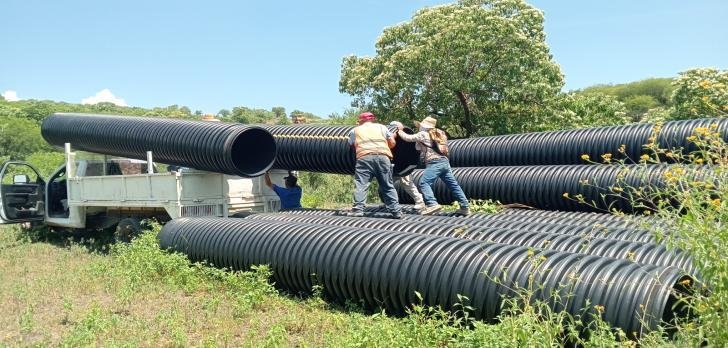 Con inversión de 12.6 mdp, Ceac construye colector sanitario en Nueva Italia