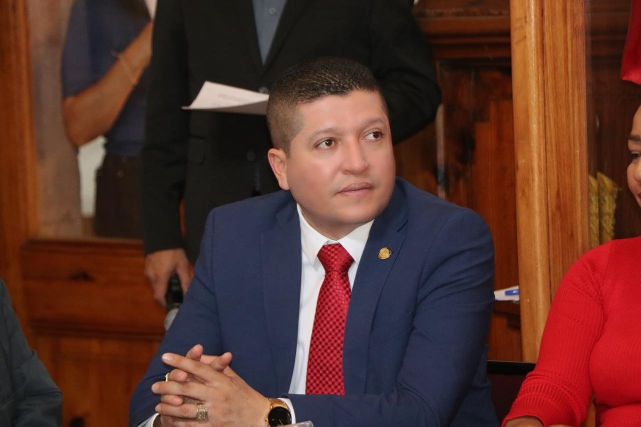 Alerta Vicente Gómez sobre posible fraude en supuesto programa de vivienda