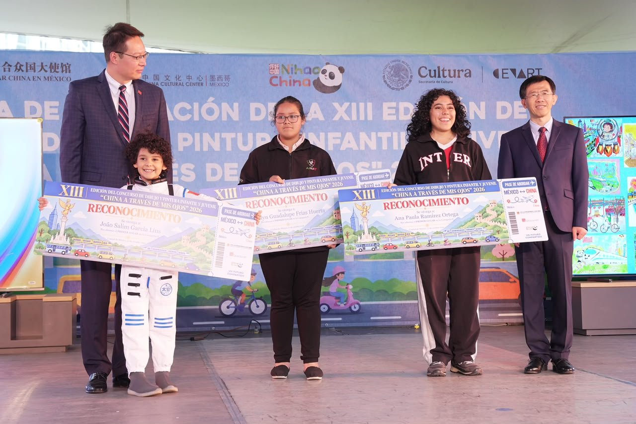Joven michoacana gana primer lugar en concurso de dibujo impulsado por la Embajada de China