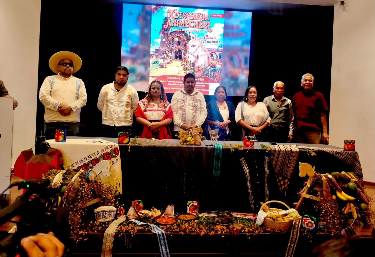 Cuanajo te espera para vivir la tradición de la Noche de Muertos con su caballito monumental