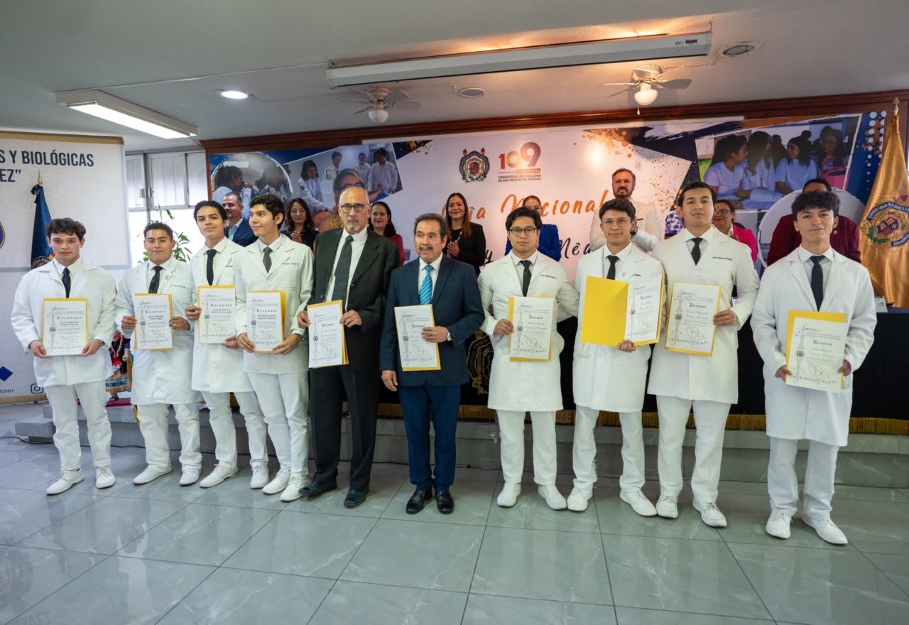UMSNH reconoce vocación humanista de las y los médicos UMSNH reconoce vocación humanista de las y los médicos