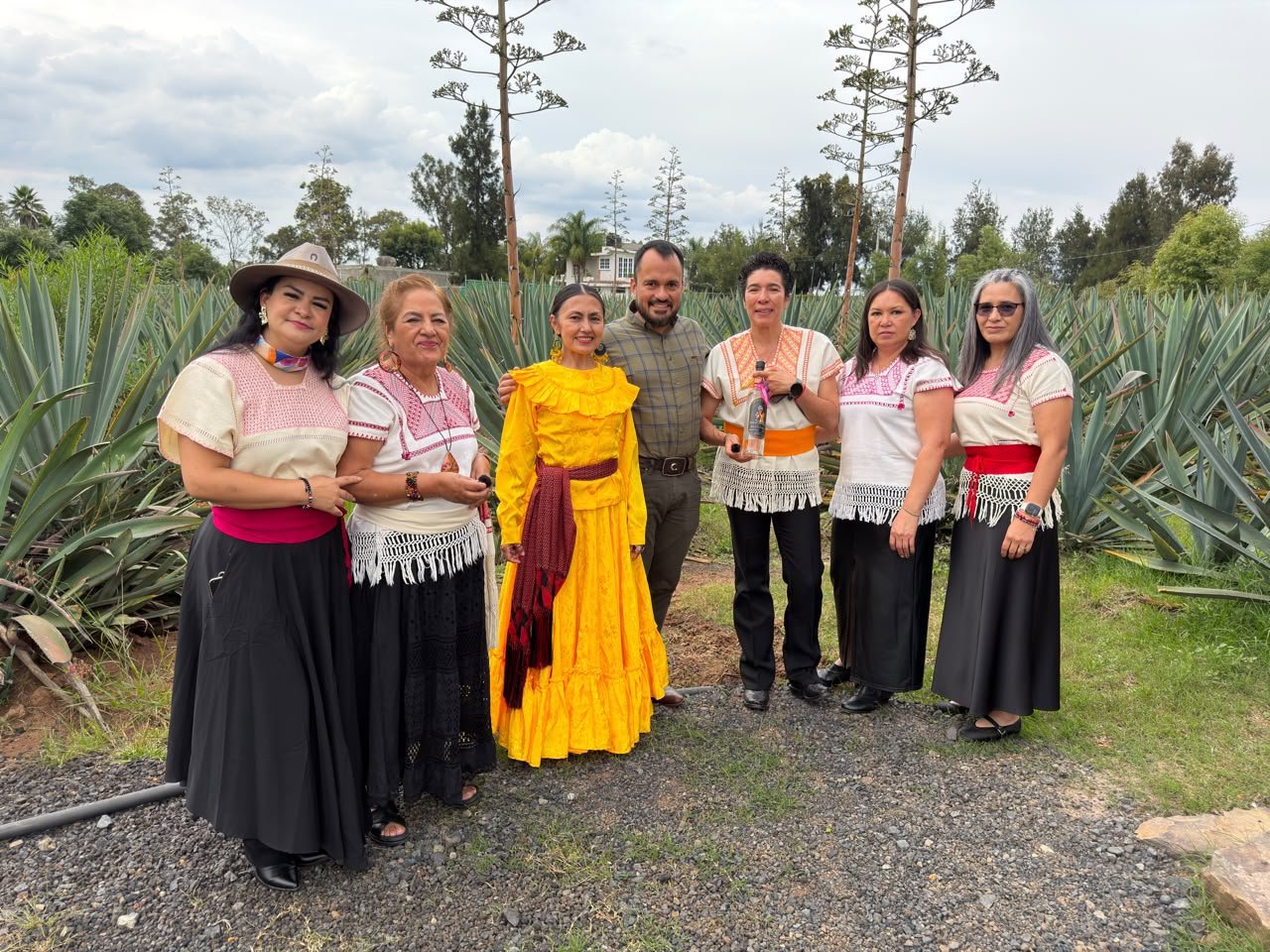 Hugo Rangel, aliado de las mujeres mezcaleras y todas las cadena productiva Maguey-Mezcal